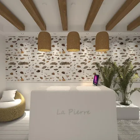 La Pierre Apartment