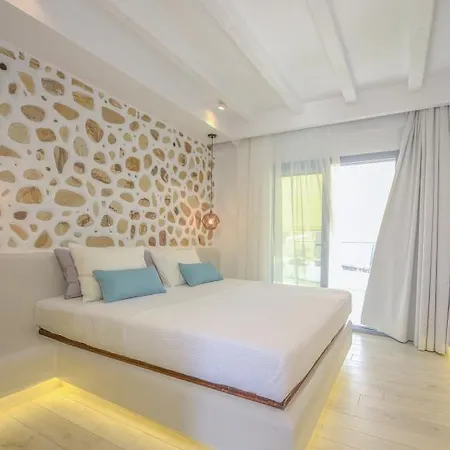 La Pierre Apartment