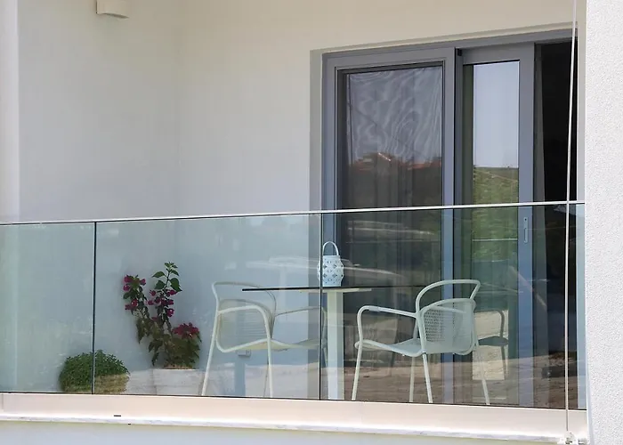 La Pierre * Λιμενάρια